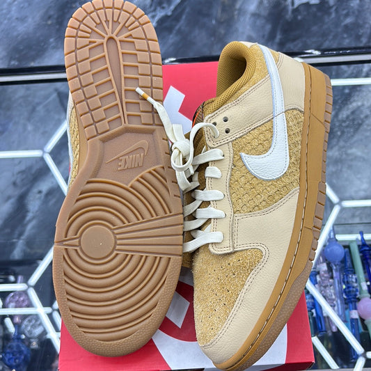 Nike dunk low wheat/coconut milk, waffles, size 12.5 M
