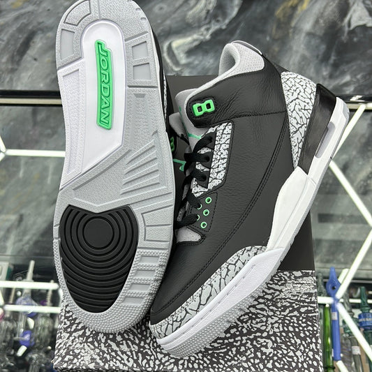 Air Jordan three retro black/green green glow – wolf gray size 11 M ￼