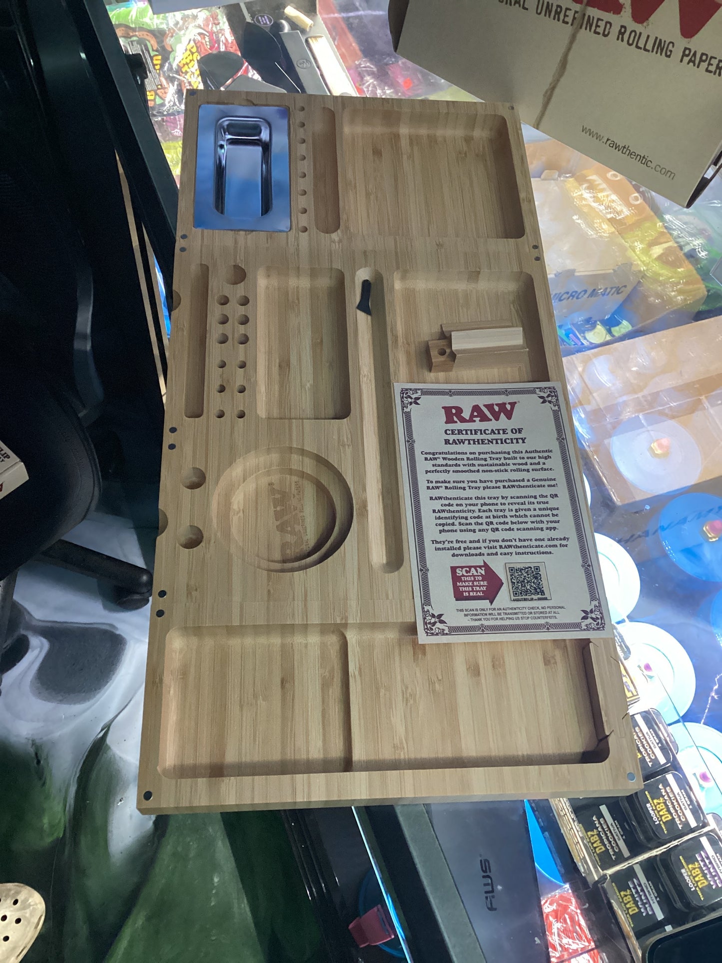 Raw triple flip rolling tray