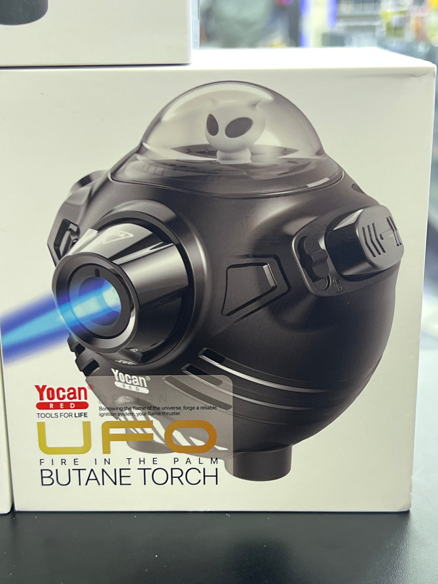Yocan Red UFO fire in the palm butane torch black