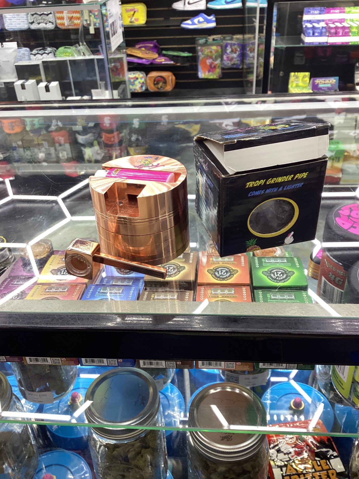 Tropi grinder pipe comes w lighter