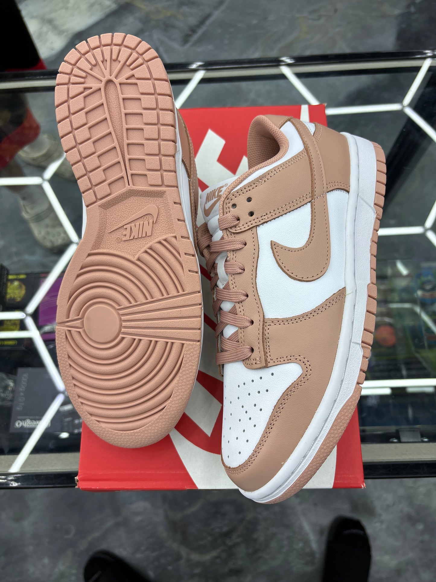 Nike dunk low white/rose whisper size 8.5m