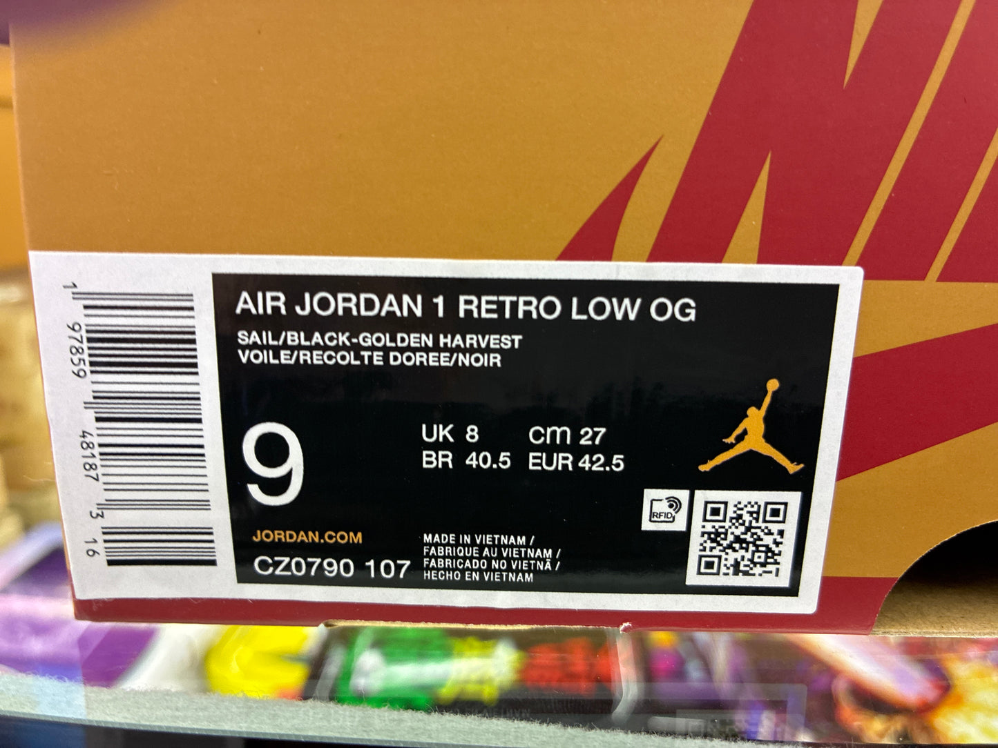 Air Jordan 1 retro low og sail size 9