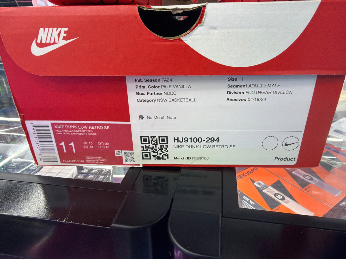 Nike Dunk Low Retro SE Strawberry Waffle Size 11