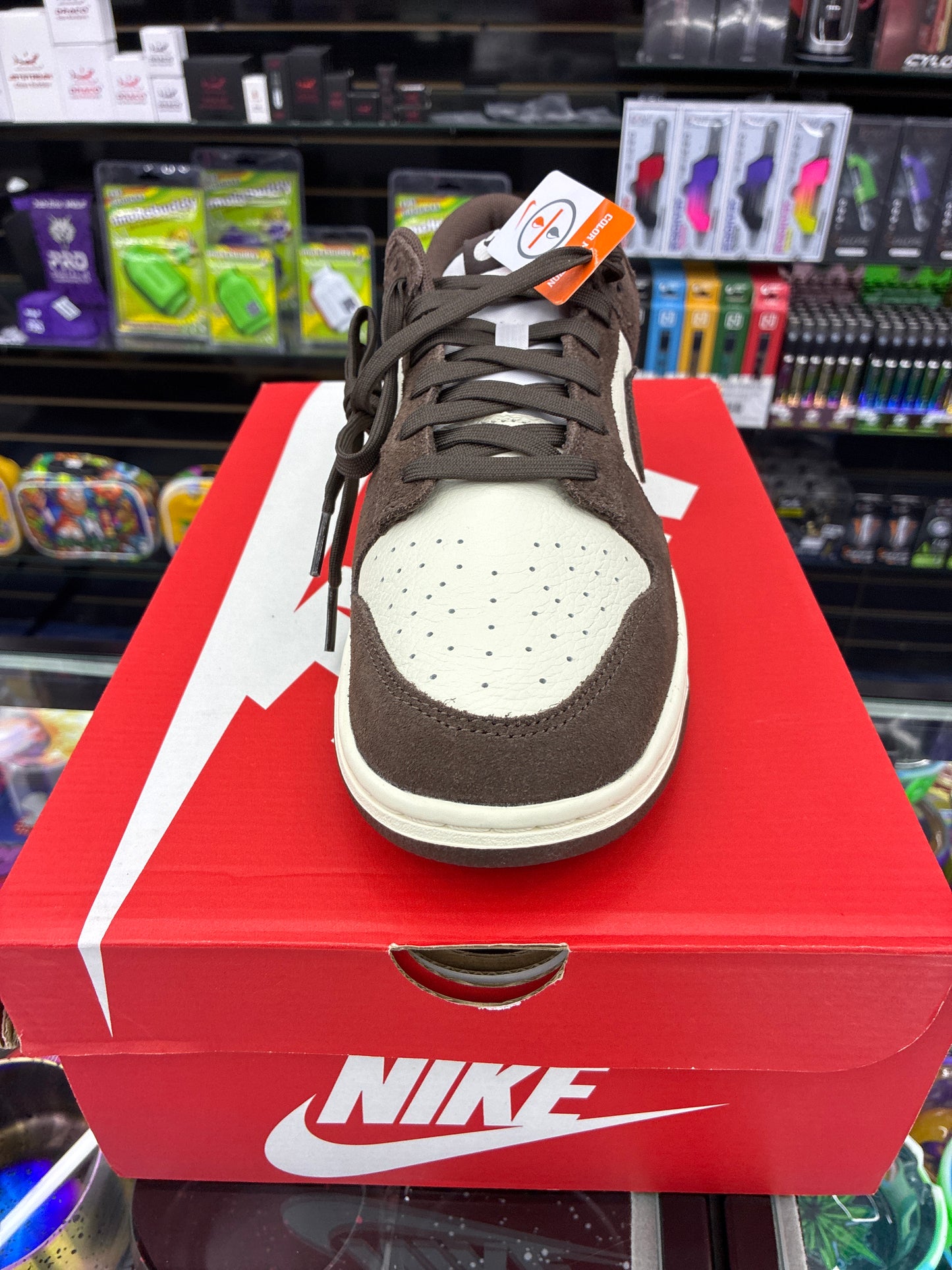 Nike dunk low retro se pale size 9.5