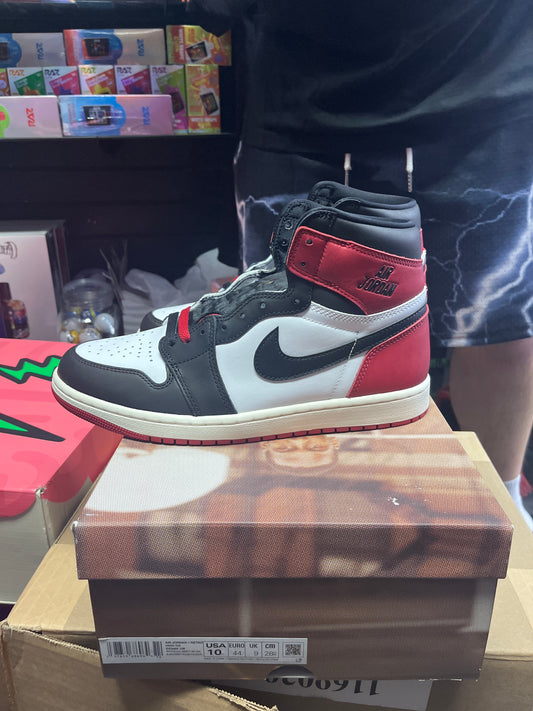 Air Jordan 1 retro high og Black Toe Reimagined size 10