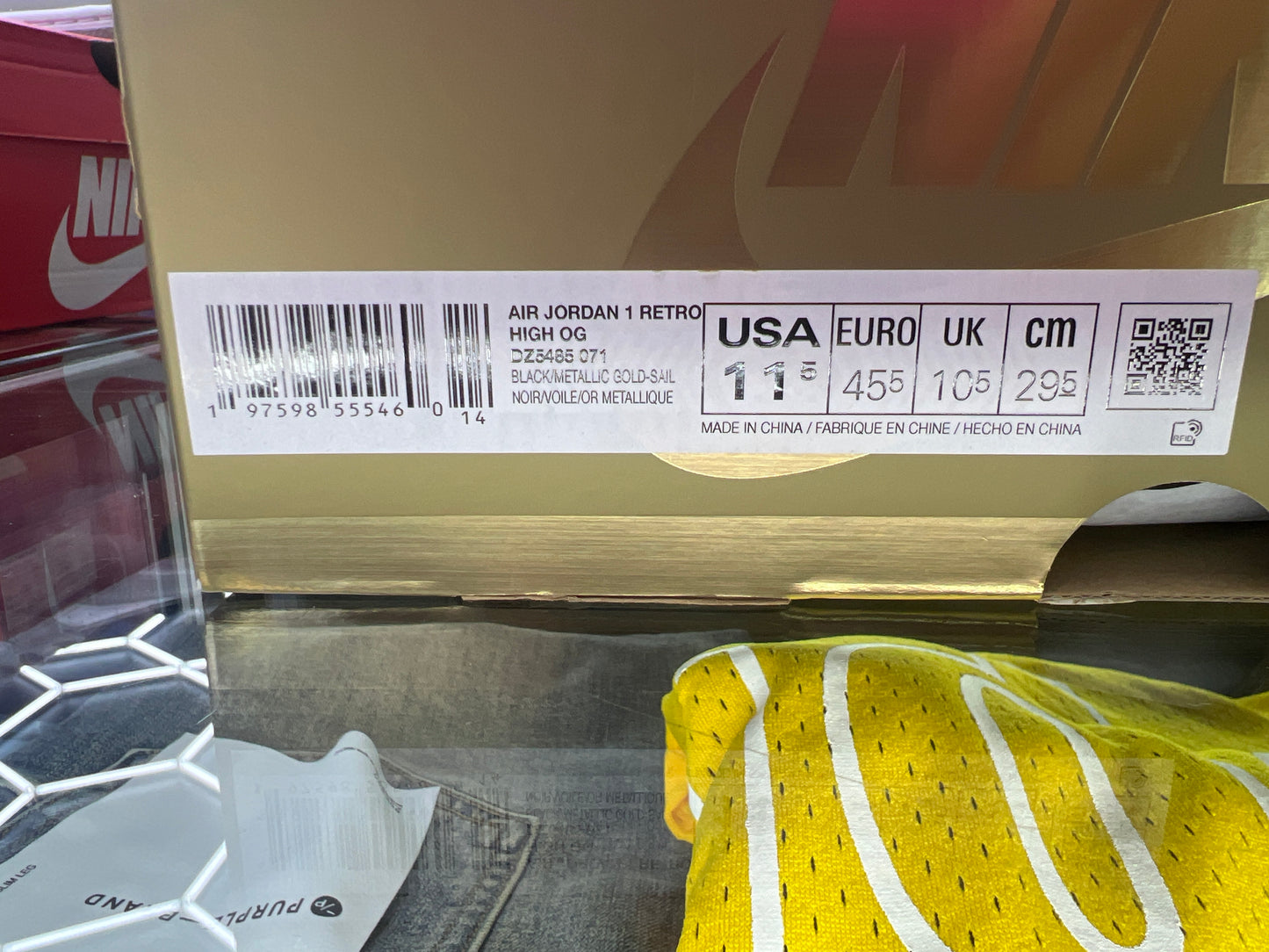 Jordan 1 retro high og Black Metallic Gold size 11.5