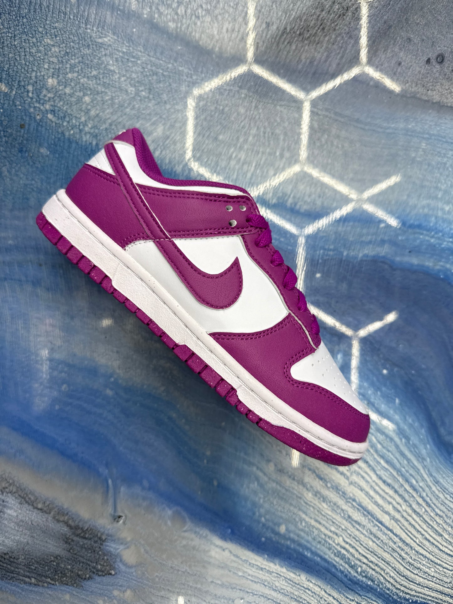 Nike dunk low next nature hot fuchsia (women’s) size 6