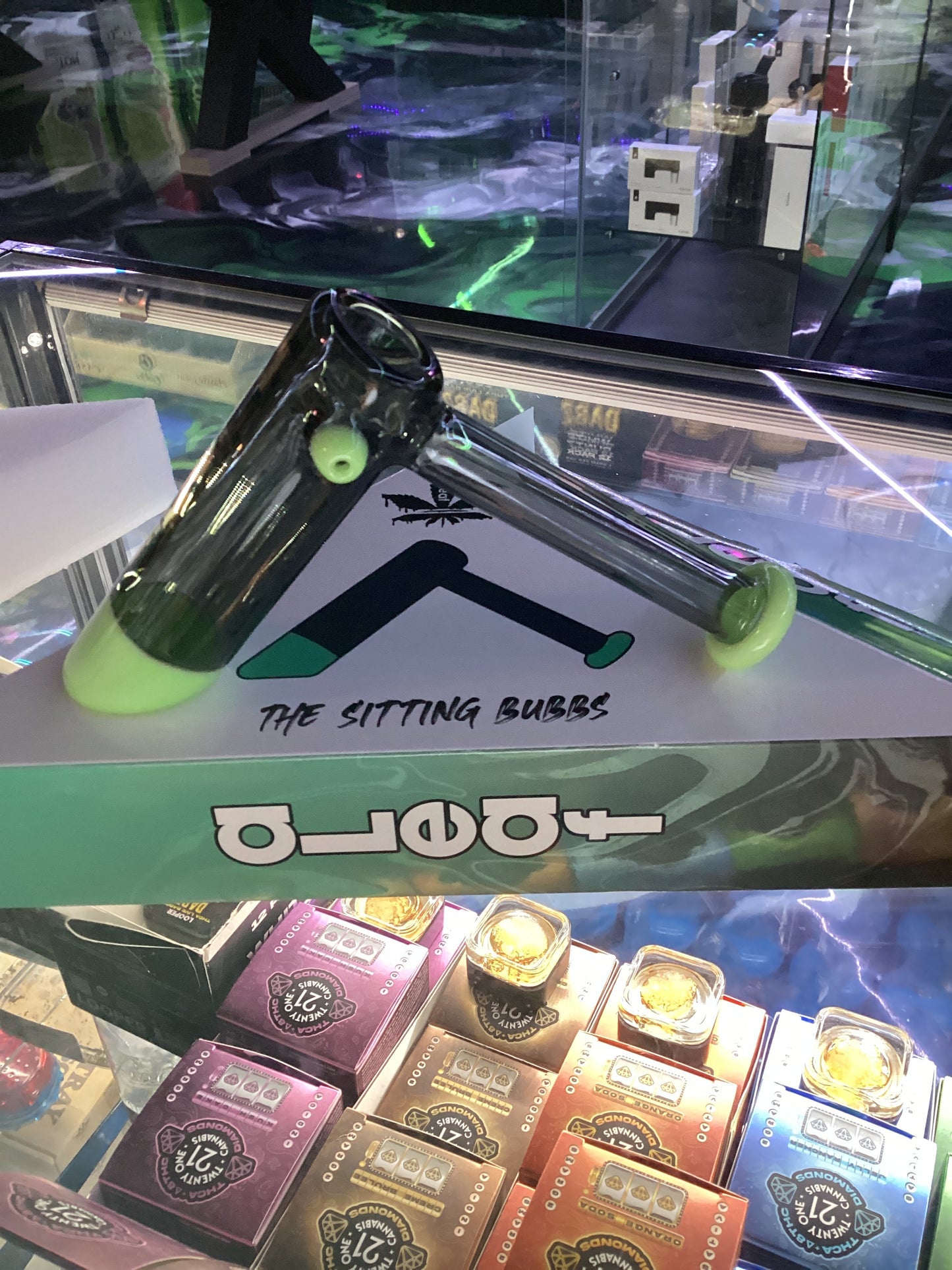 Aleaf the sitting bubbs  black green