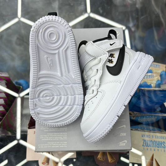 Jordan 1 mid easyon de 1 td white black Dash twine ￼6c ￼