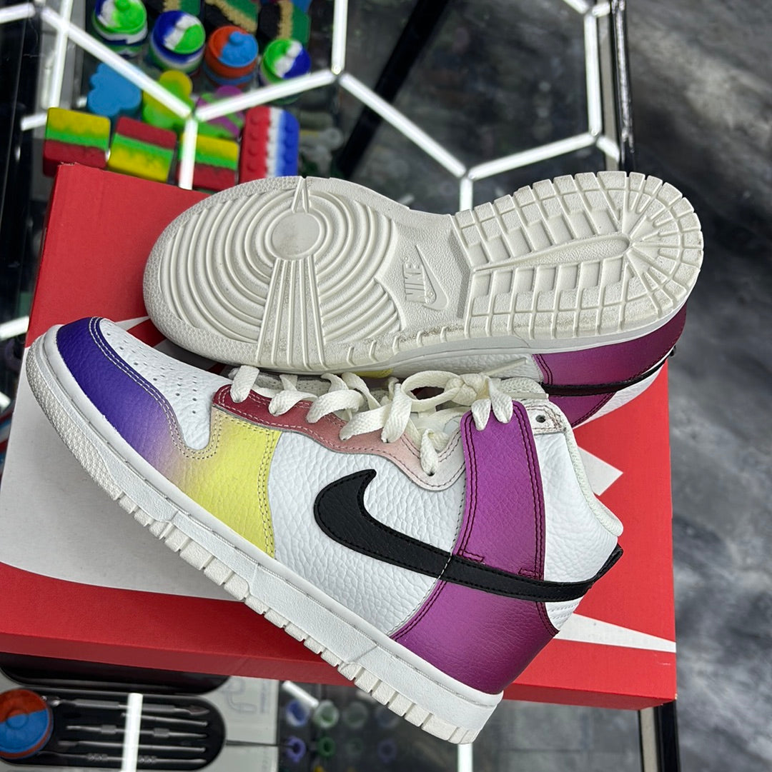 Women, Nike dunk, low V-Day style FQ7056 size 7.5 women