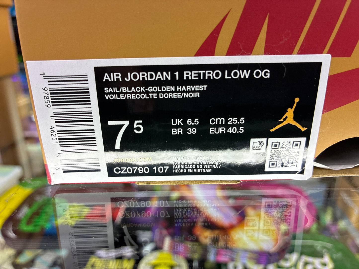 Air Jordan 1 retro low og sail size 7.5