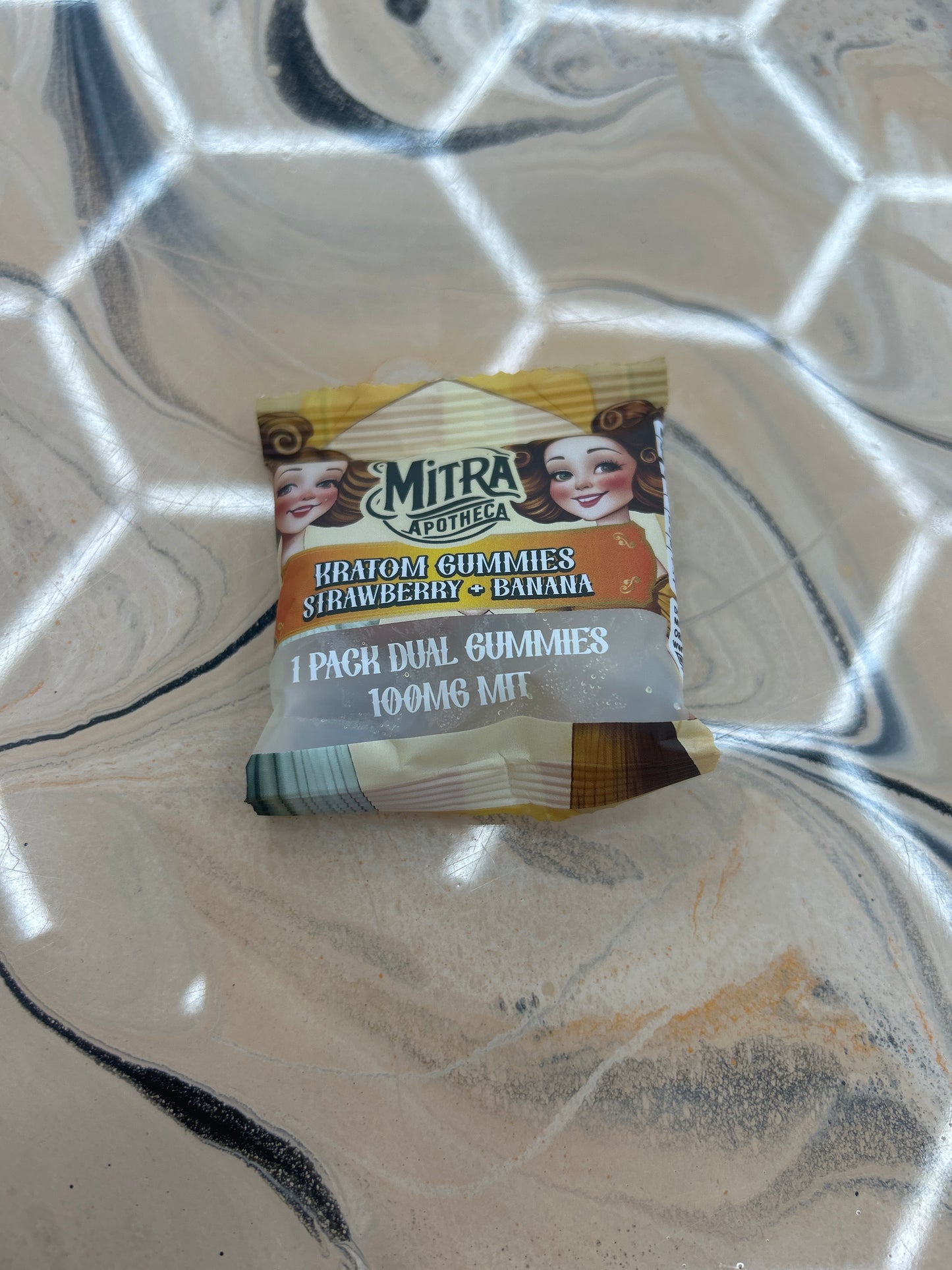 Mitra apotheca Kratom strawberry+banana gummies 100mg mit