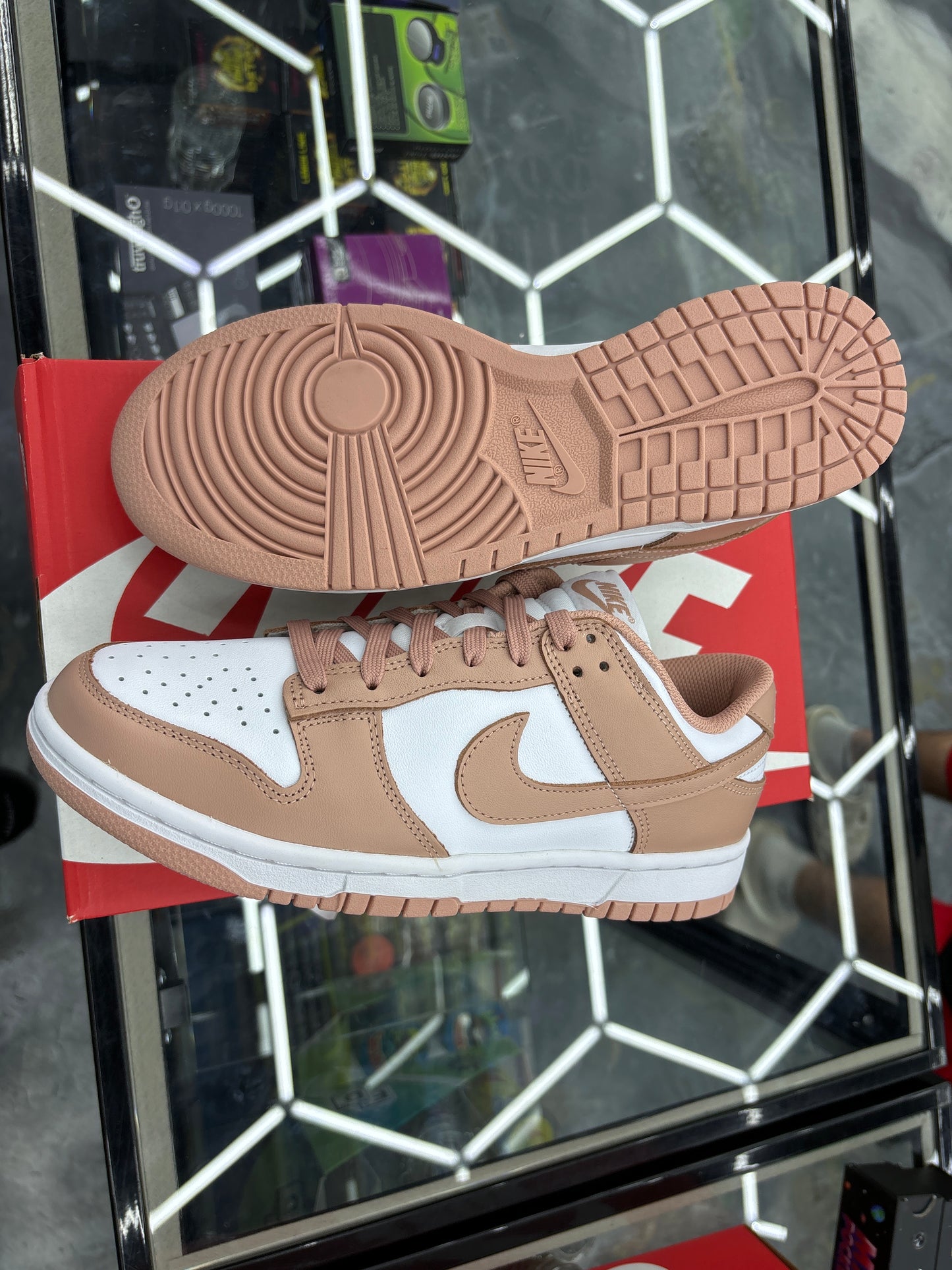 Nike dunk low white/rose whisper size 8.5m