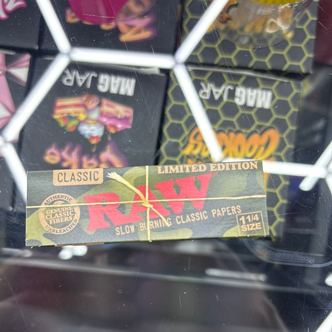 Raw classic limited edition size 1 1/4