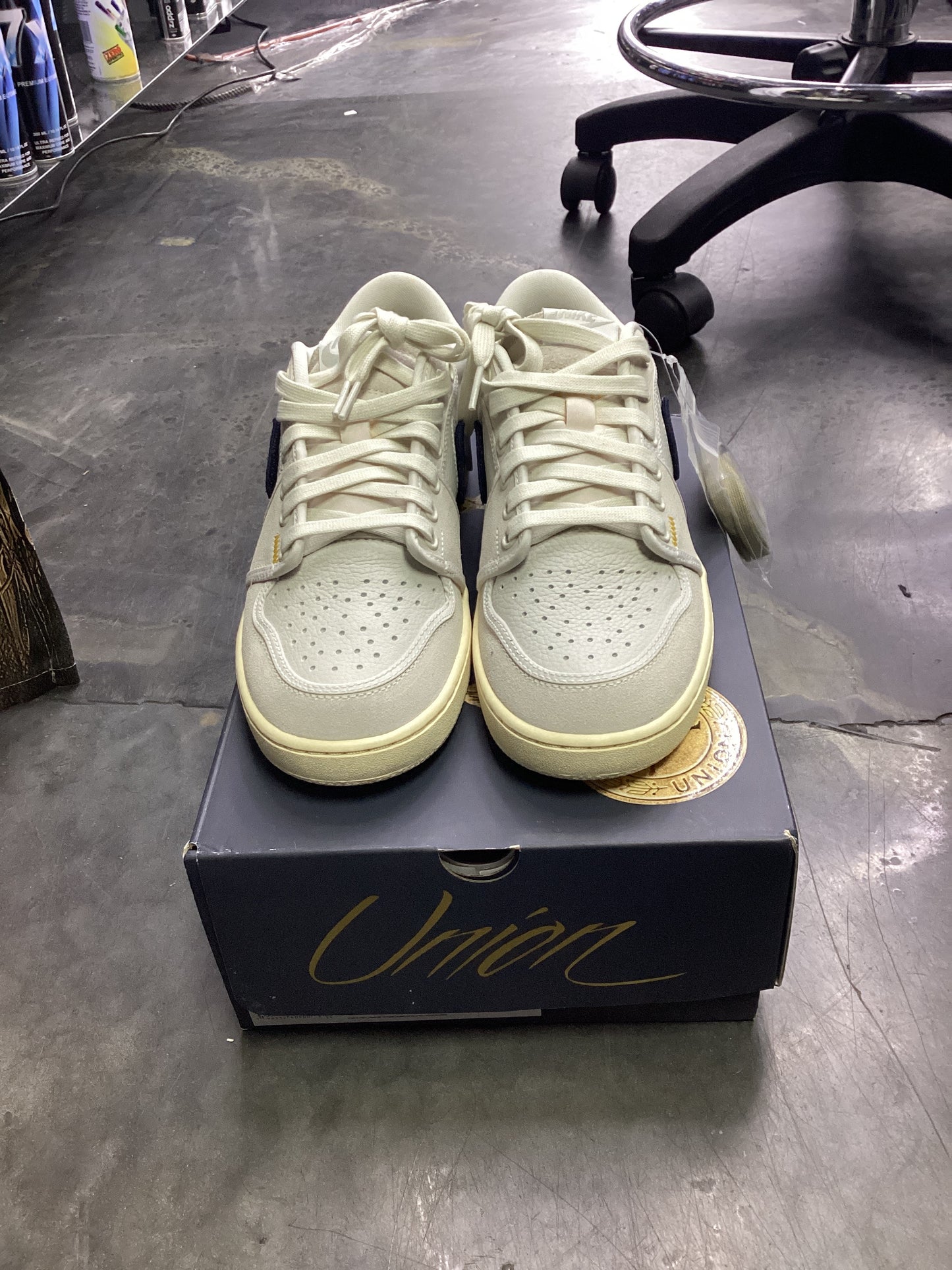Nike dunk lows unions men’s size 9