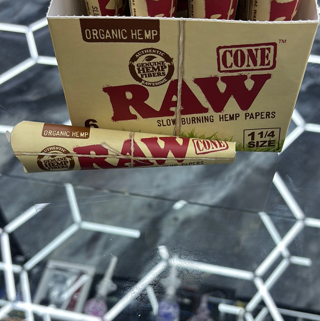 Raw organic hemp 1 1/4  6 pack cones