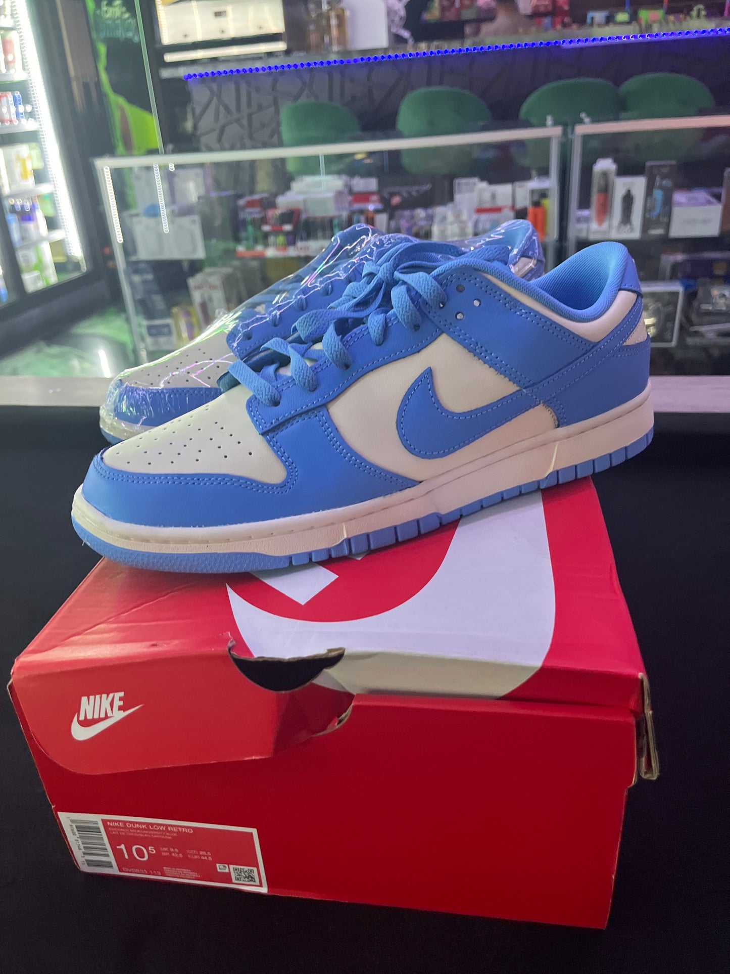 Nike dunk low retro university blue 10.5