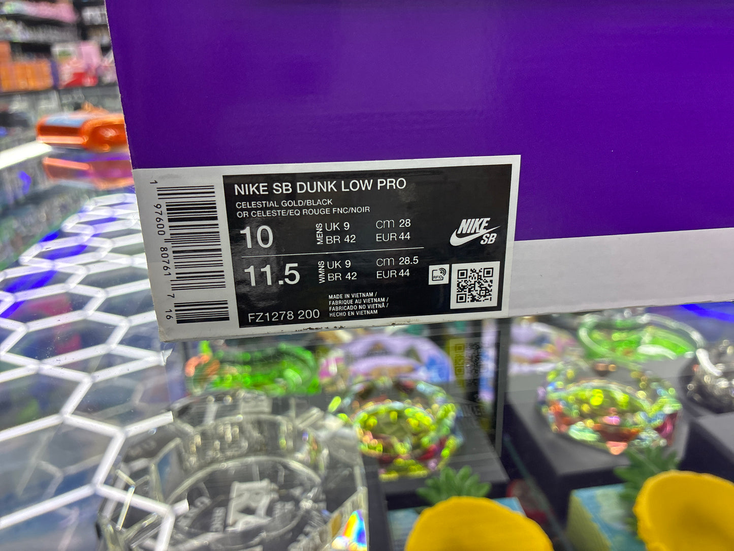 Nike sb dunk low pro celestial gold/black size 10