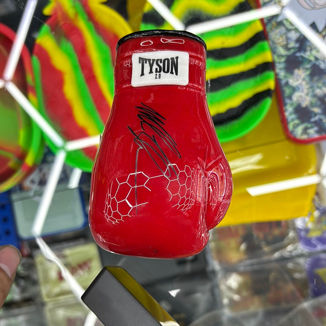 Tyson, 2.0, red glove hand pipe