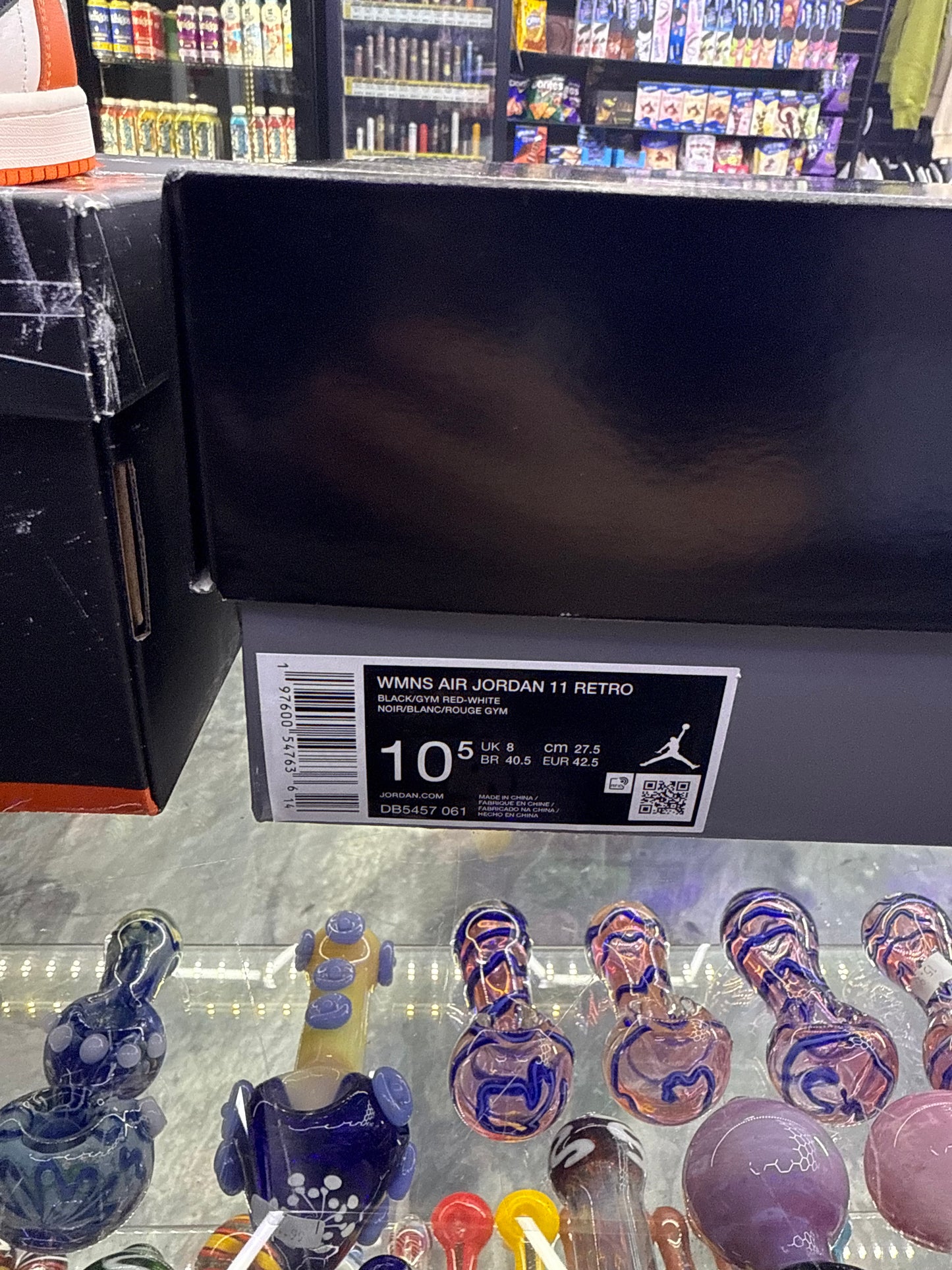 Jordan 11 Retro Bred Velvet (Women's) size 10.5