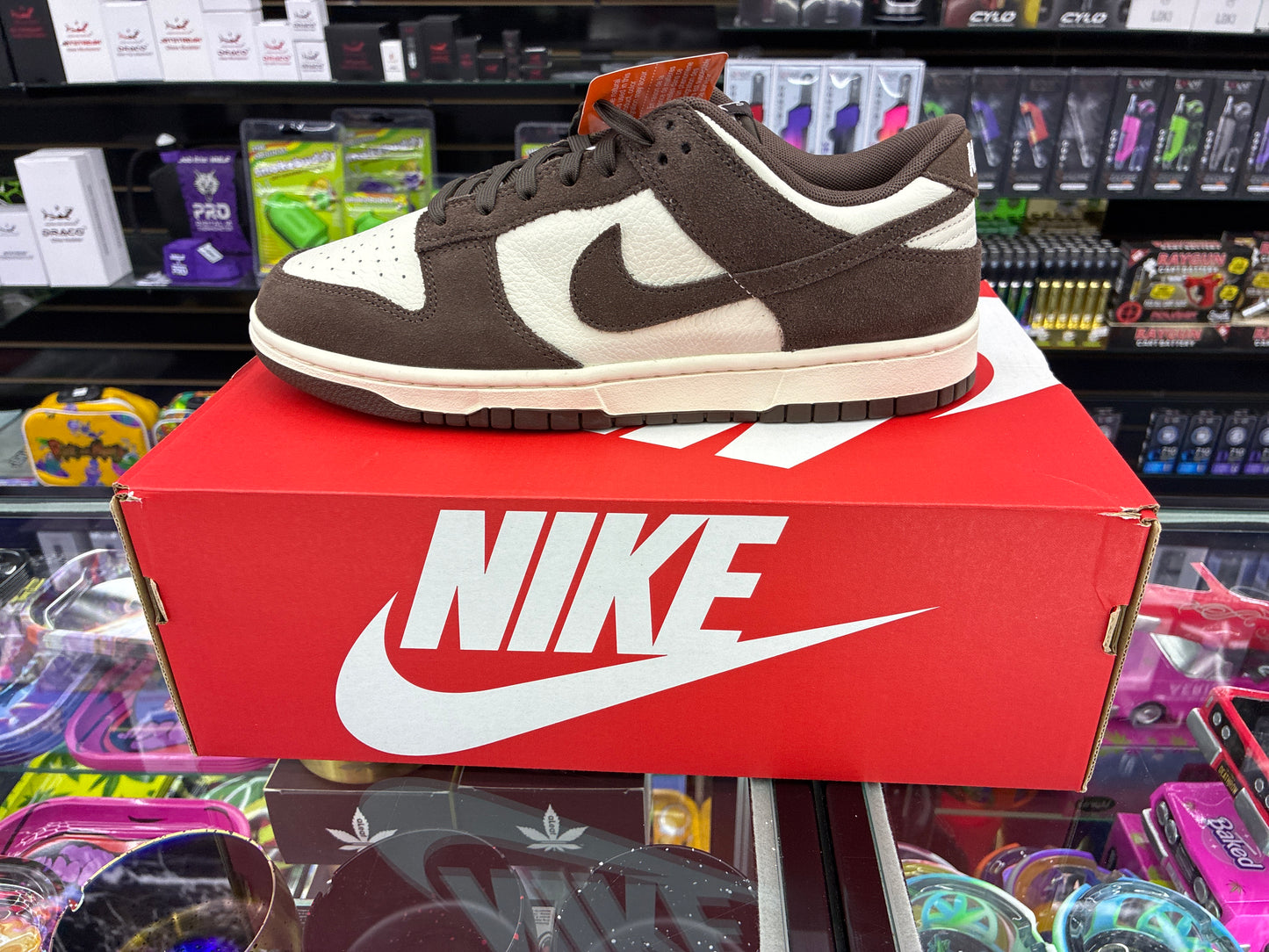 Nike dunk low retro se pale size 9.5