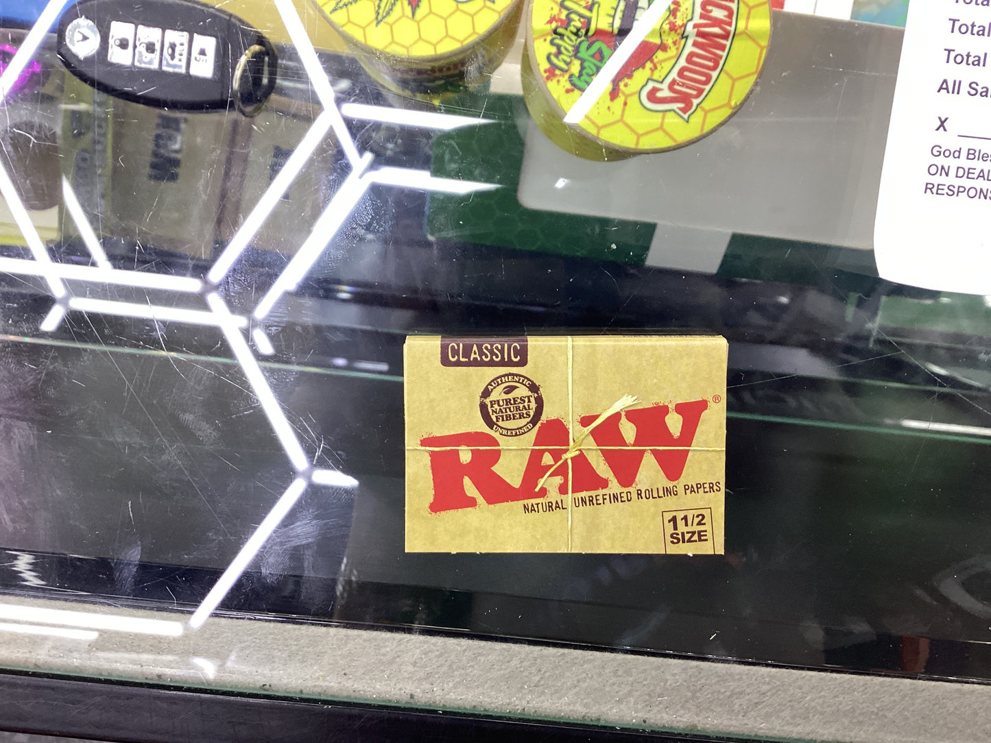 Raw classic 1 1/2 size rolling papers