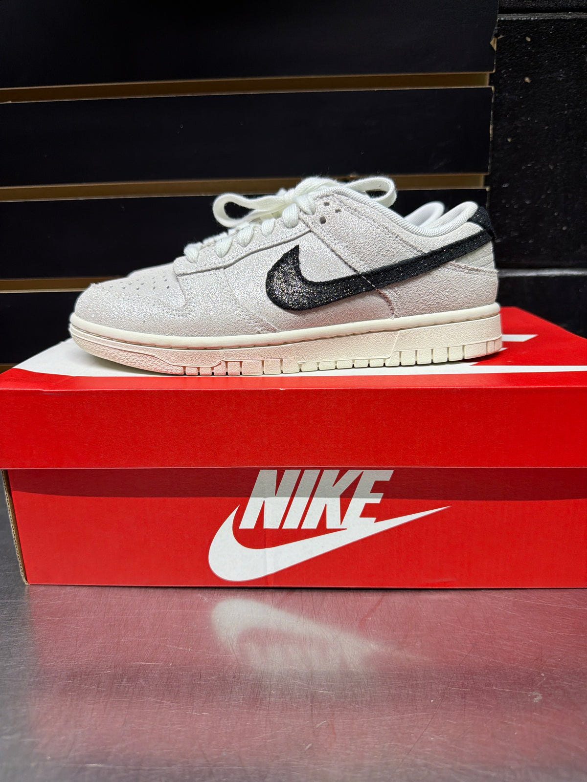 Nike Dunk Low SE White Black Team Red Size 6.5
