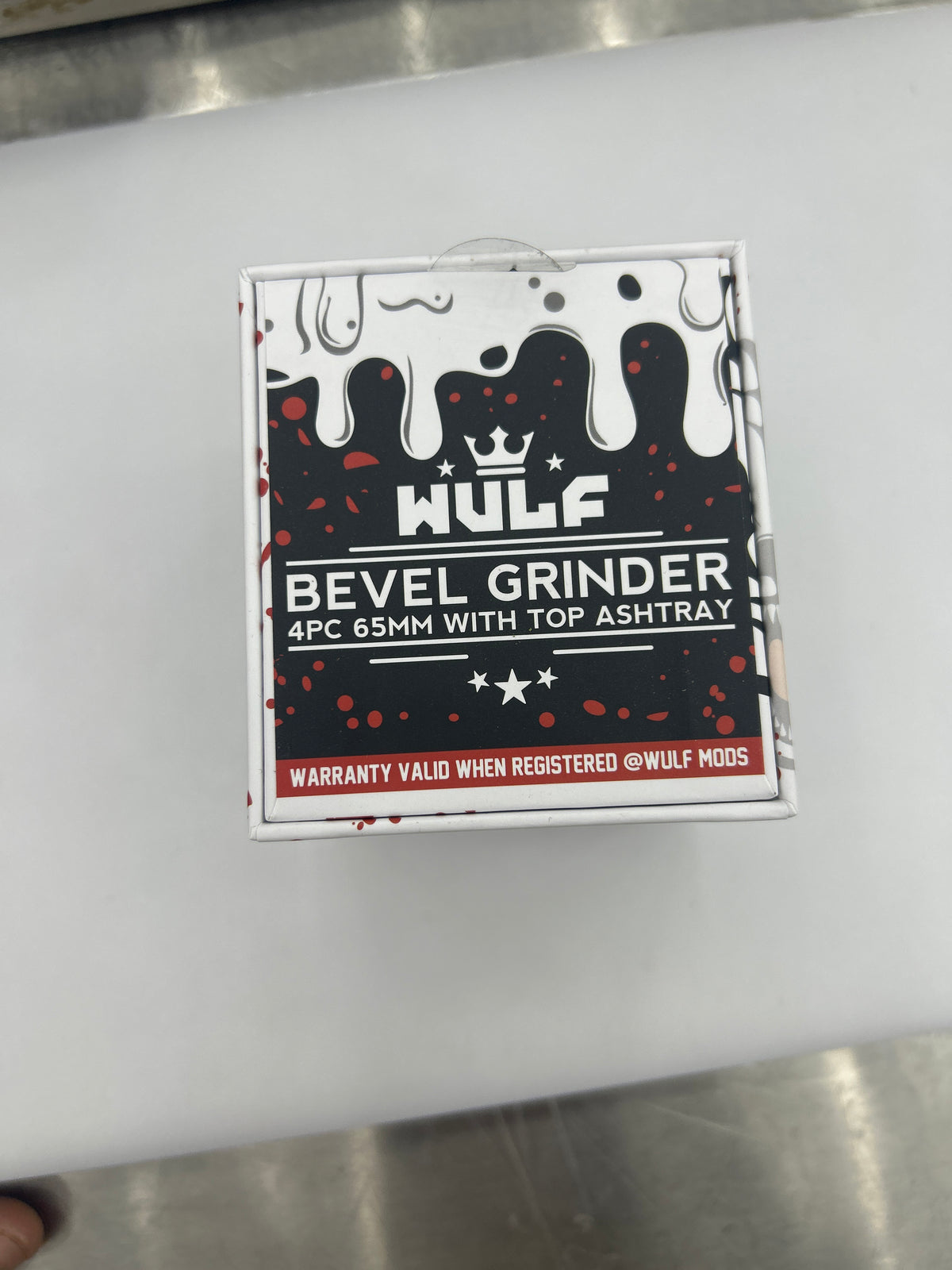 Wulf bevel grinder with top ashtray white w/red spots