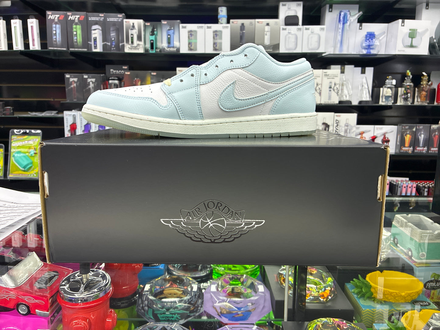 Air Jordan 1 low se glacier blue size 9