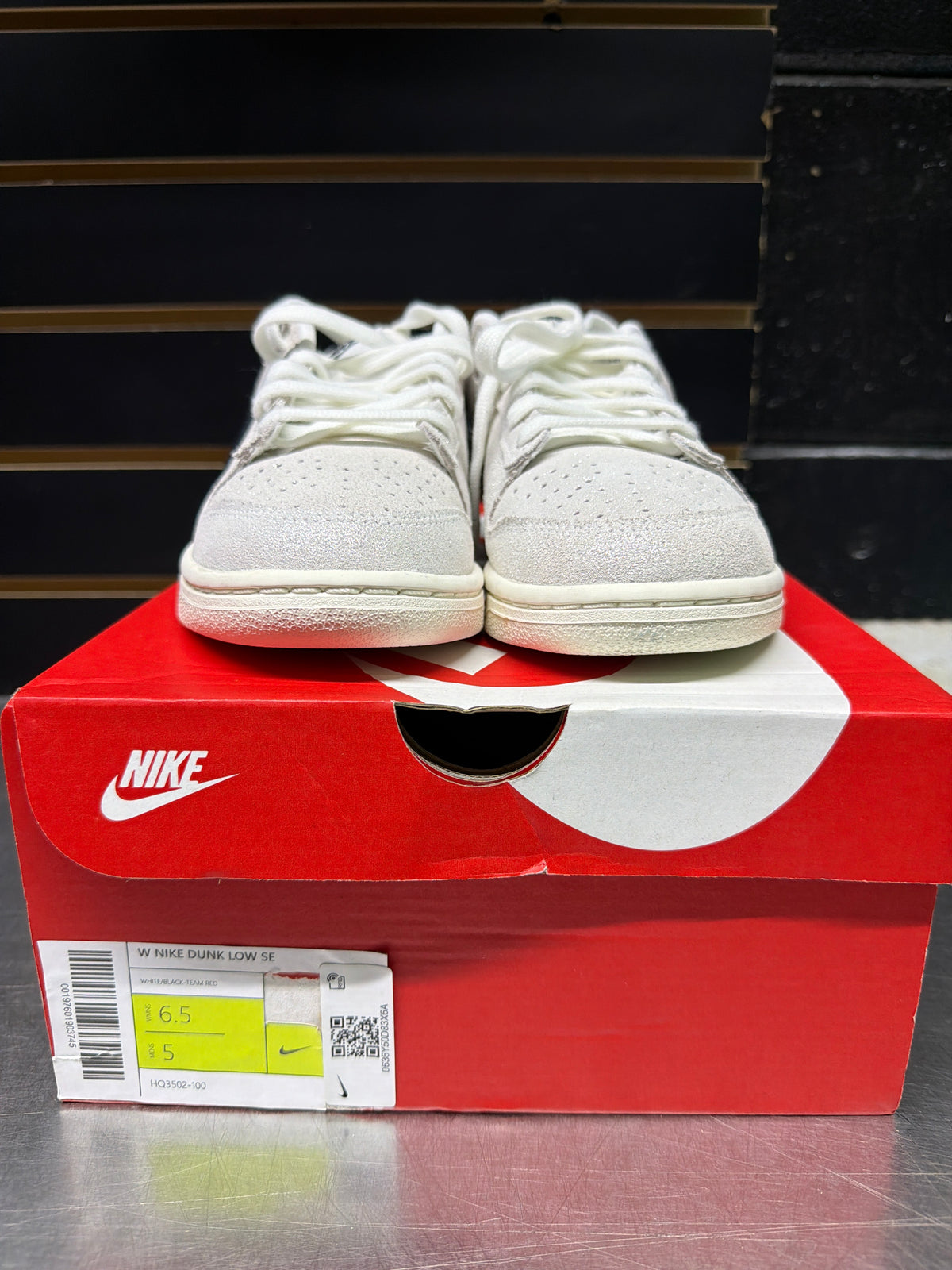 Nike Dunk Low SE White Black Team Red Size 6.5