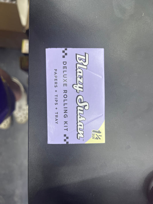 Blazy susan 1 1/4 papers + papers + trey