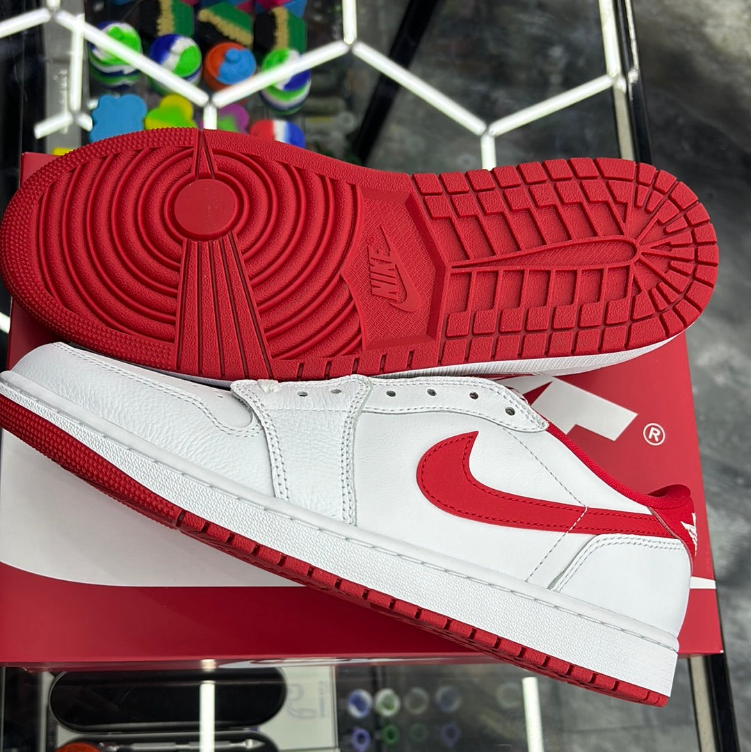 Air Jordan, one retro, low OG, white/university red – white size 11.5 M