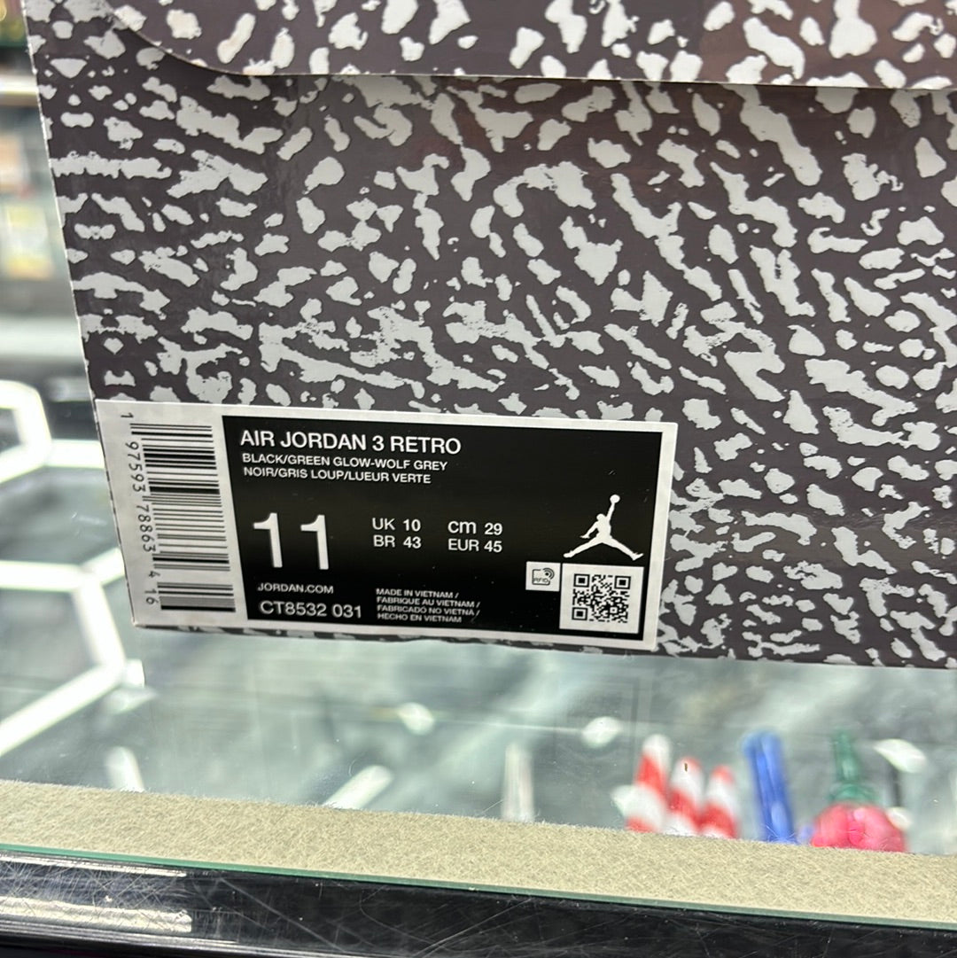 Air Jordan three retro black/green green glow – wolf gray size 11 M ￼