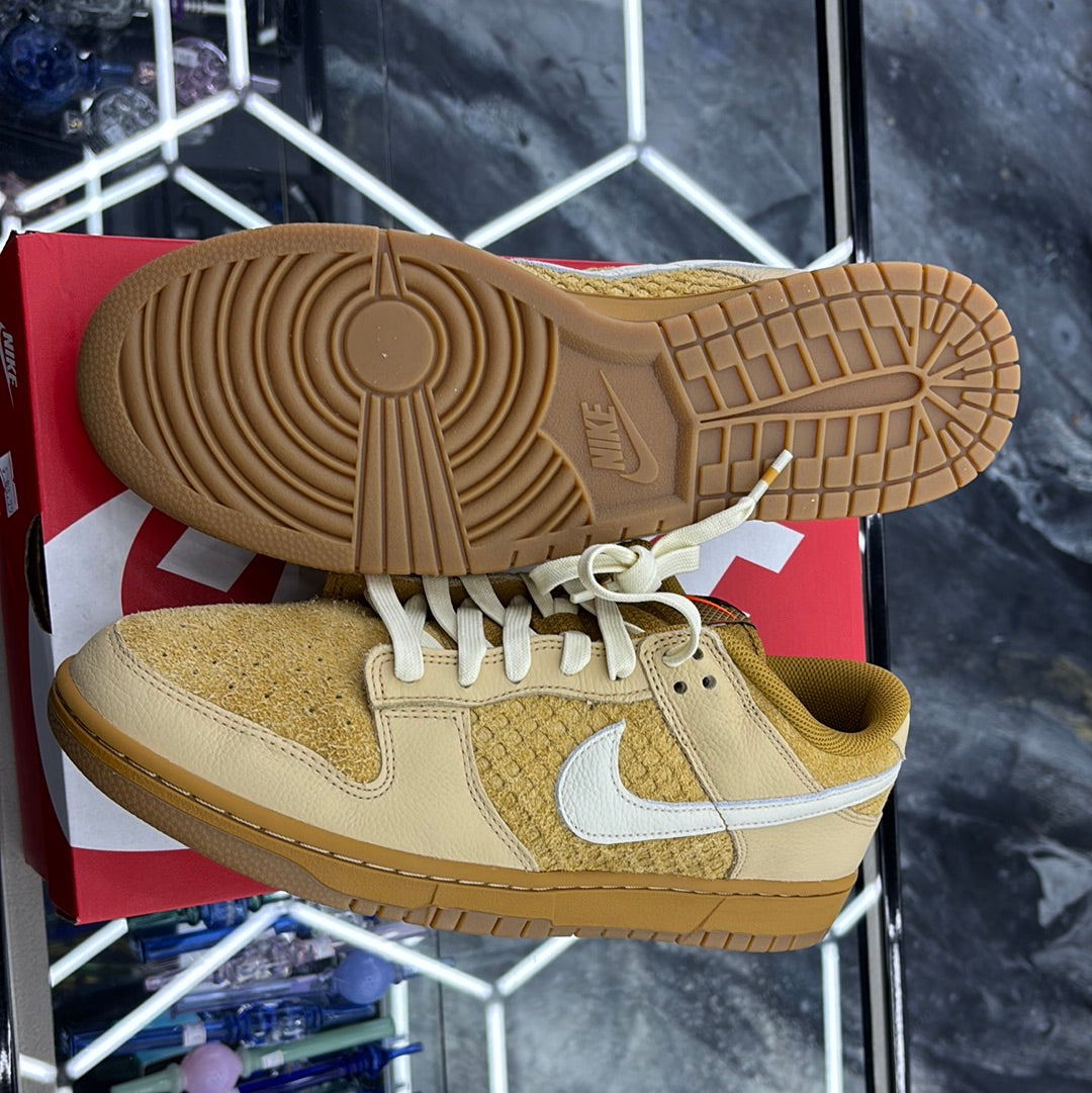 Nike dunk low wheat/coconut milk, waffles, size 12.5 M