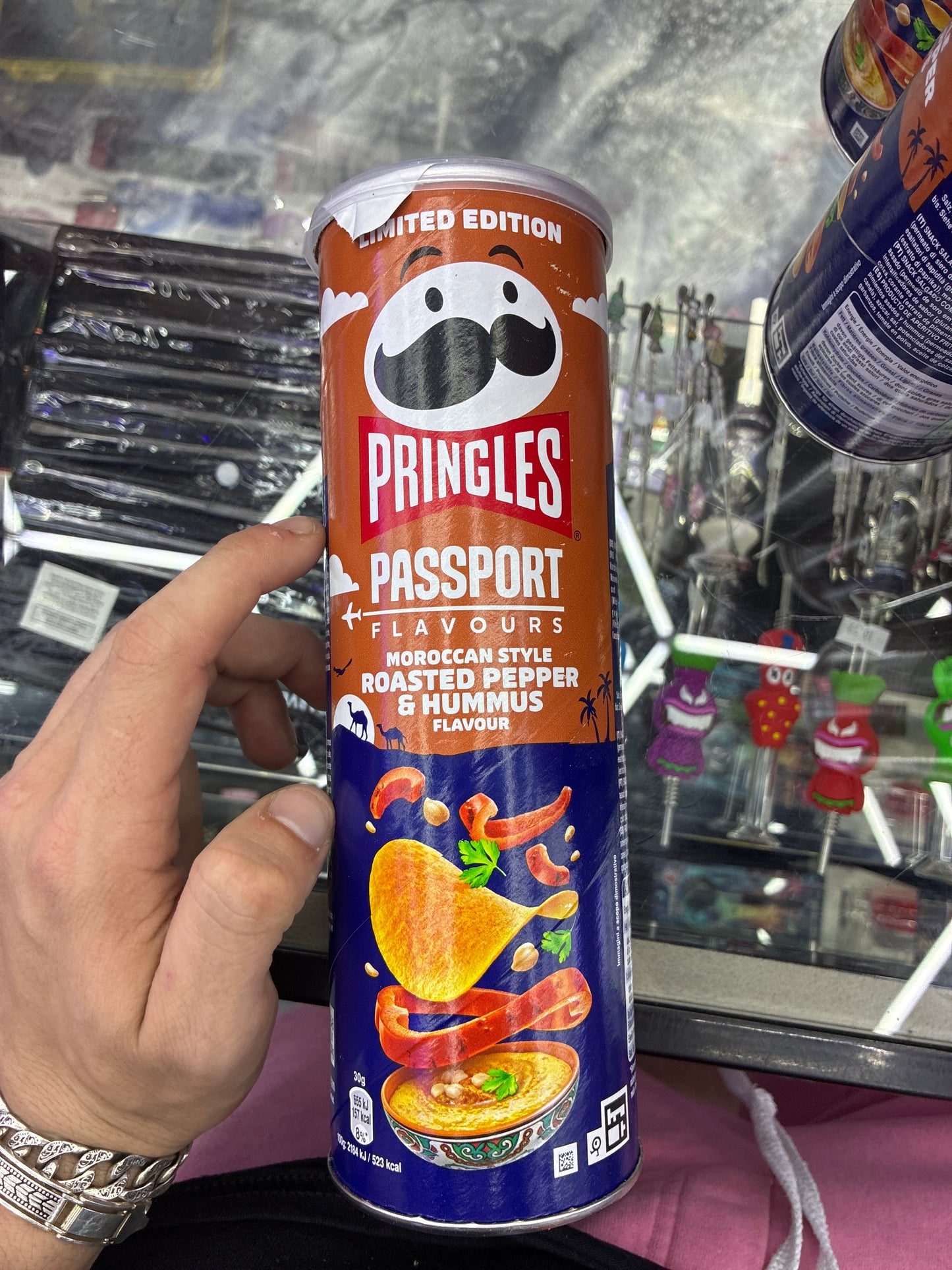 Pringles passport flavors Moroccan style roasted pepper & hummus