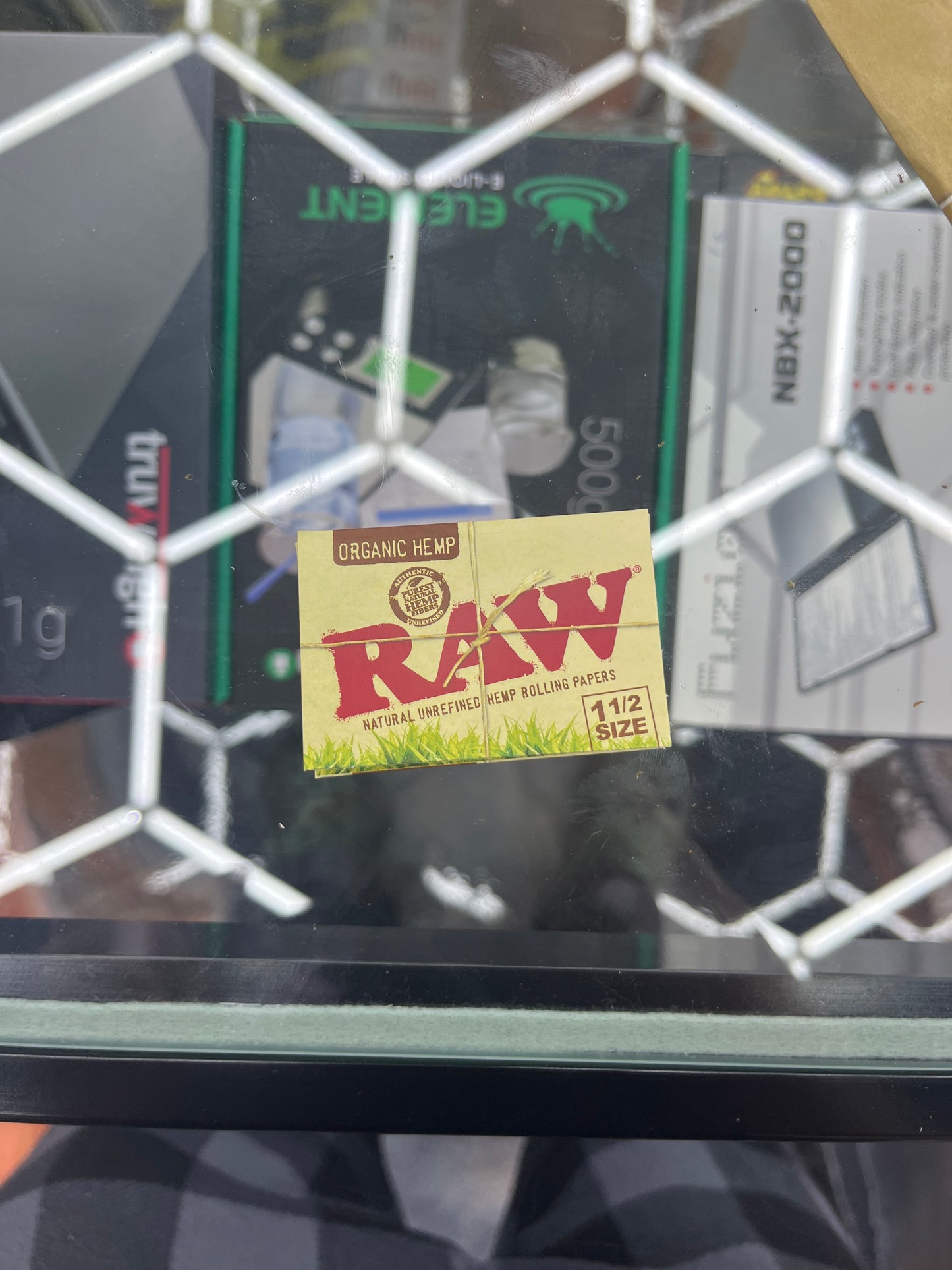 Raw organic hemp 1 1/2 size rolling papers