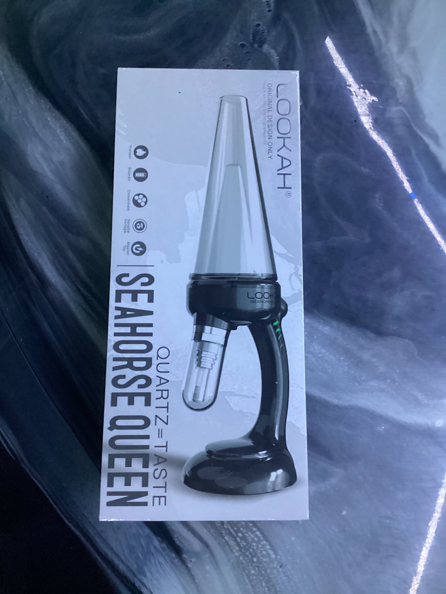 Lookah seahorse queen black