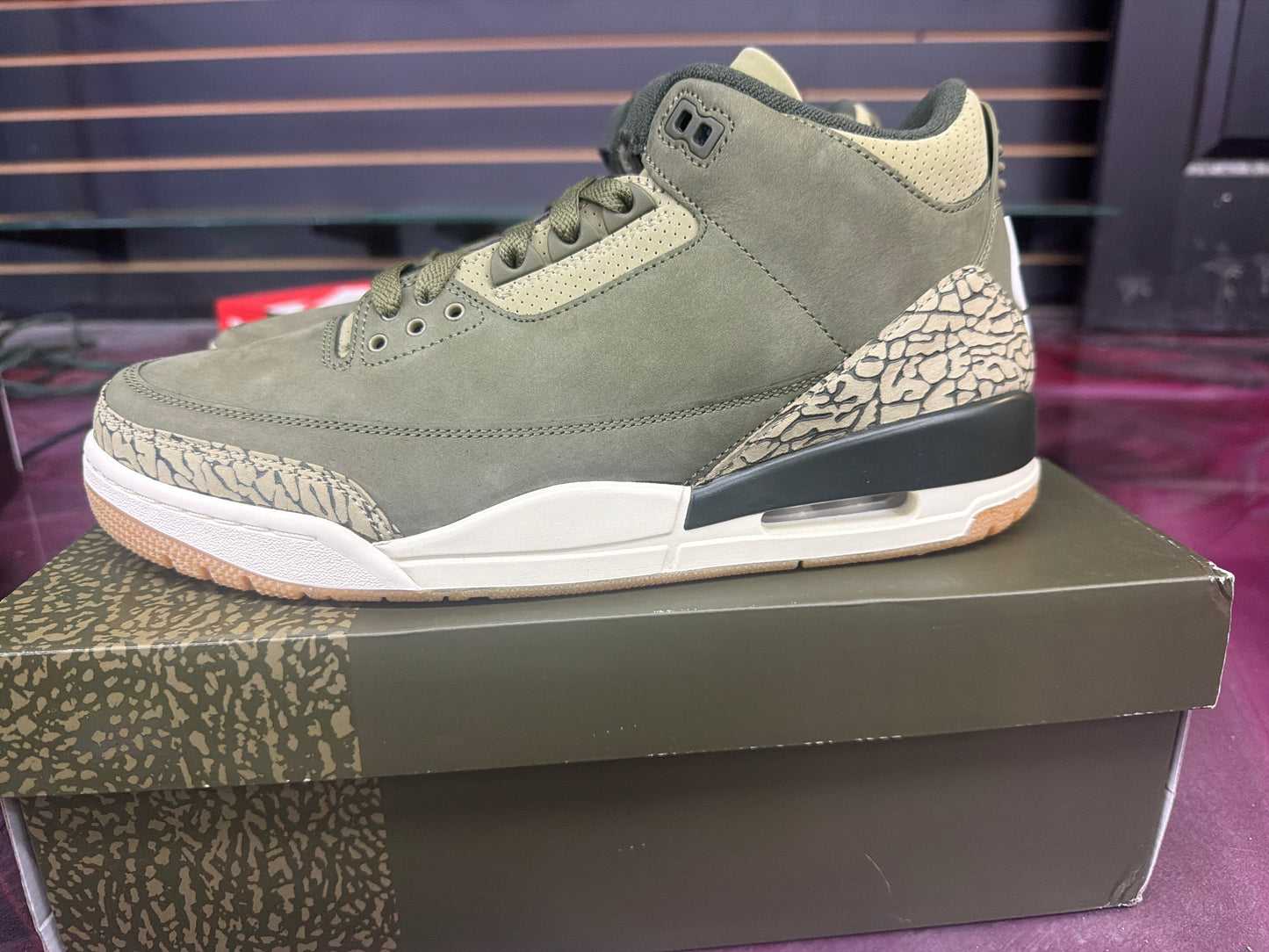 Jordan 3 Retro Family Affair Size 10
