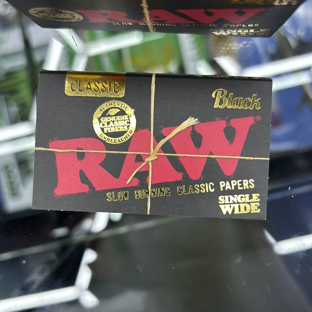 Raw black, single wide, rolling papers￼