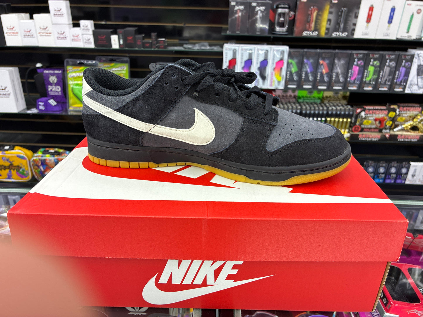 Nike dunk low retro se black/pale ivory size 10