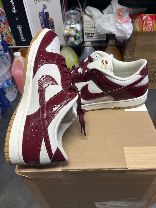 Nike dunk low burgundy size 15.5