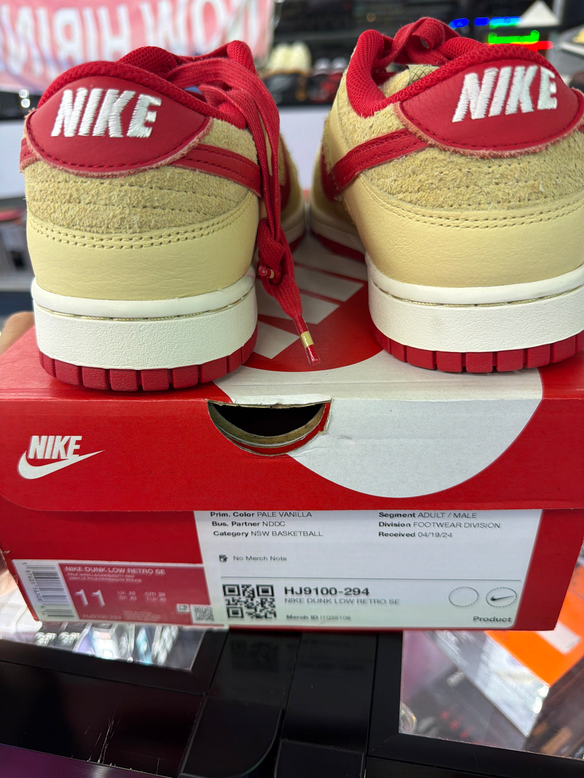 Nike Dunk Low Retro SE Strawberry Waffle Size 11