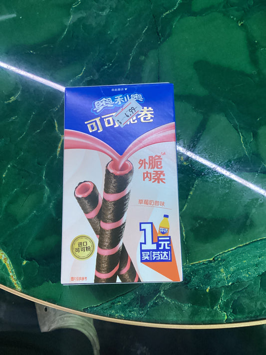 Oreo Crispy rolls strawberry milkshake