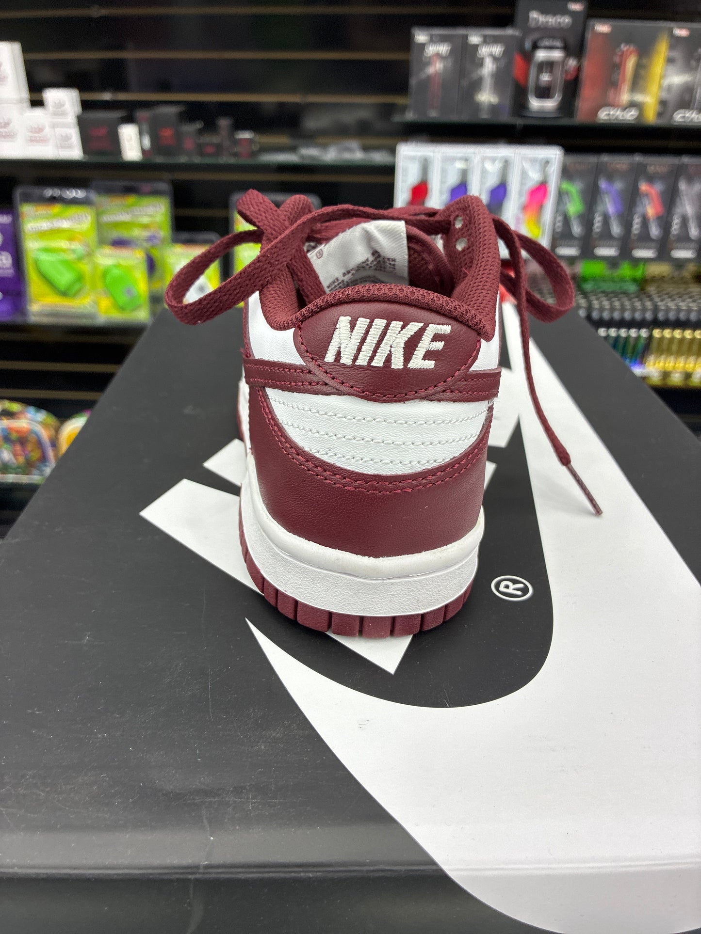 Nike dunk low burgundy size4y