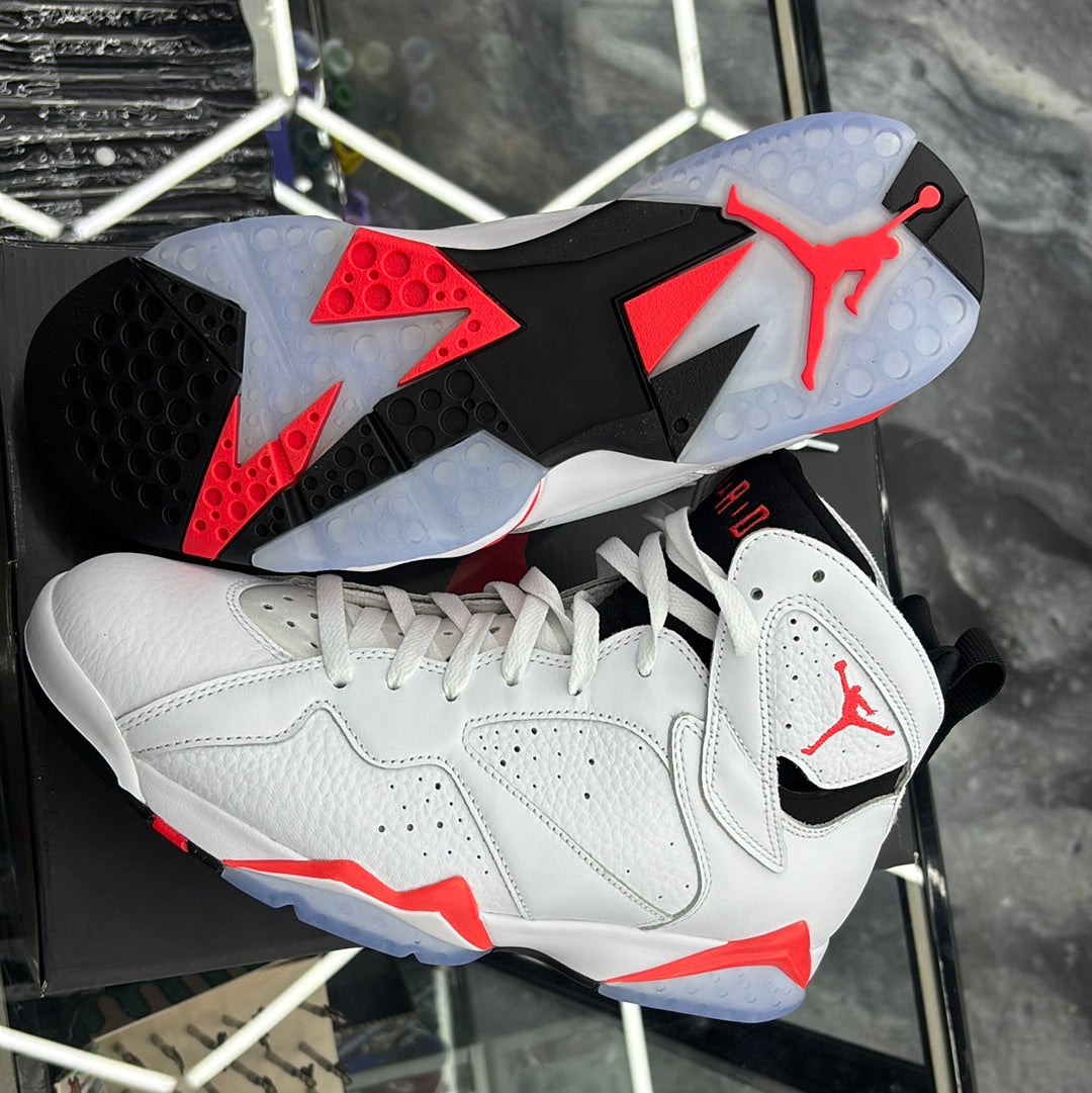 Air Jordan, seven retro white/Crimson black size 10m