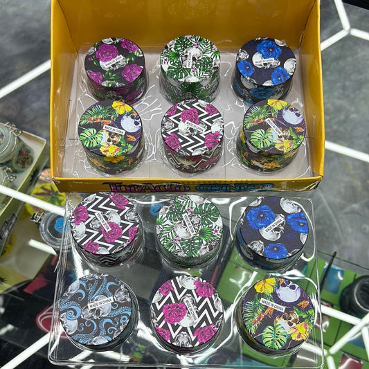 Tobacco grinder, medium size skull, design