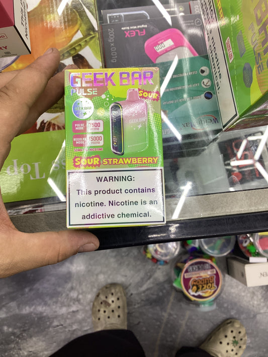 Geek bar sour strawberry