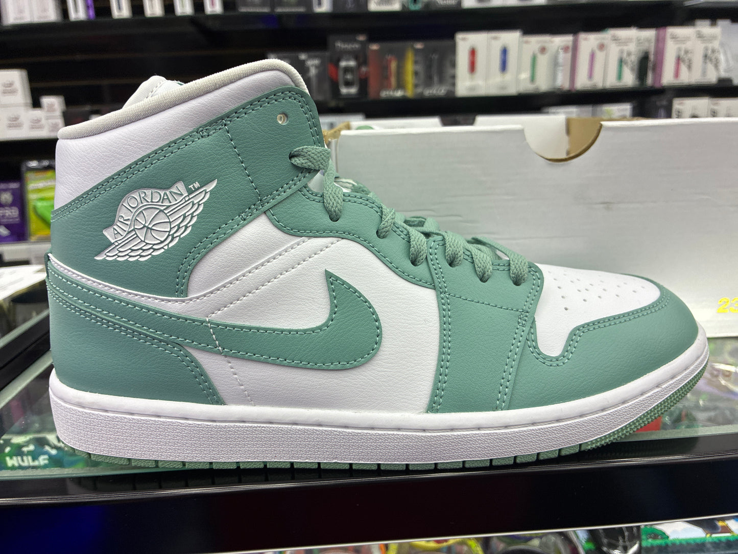 Wmns air jordan 1 mid white/ cannon  size 12