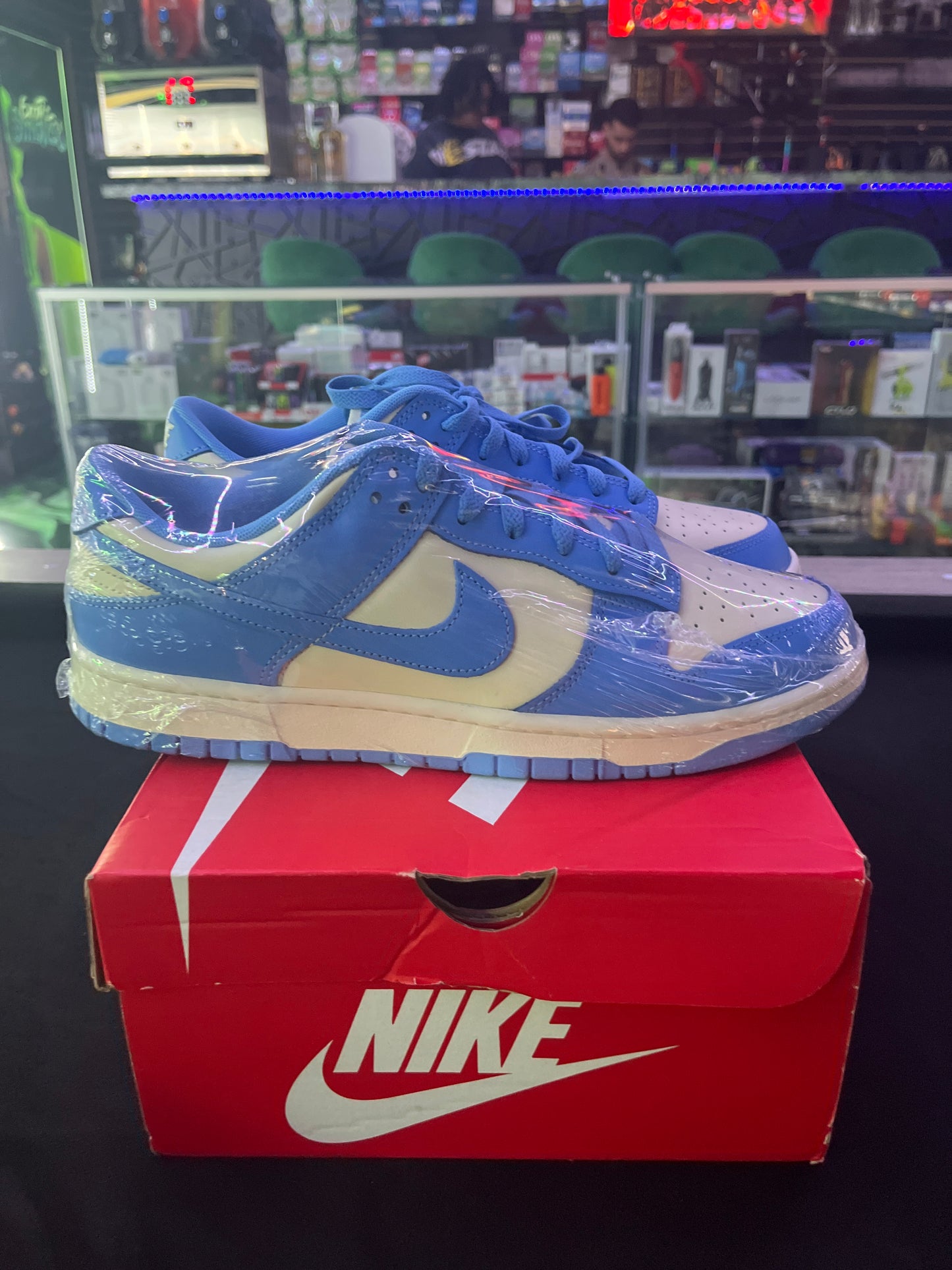 Nike dunk low retro university blue 10.5